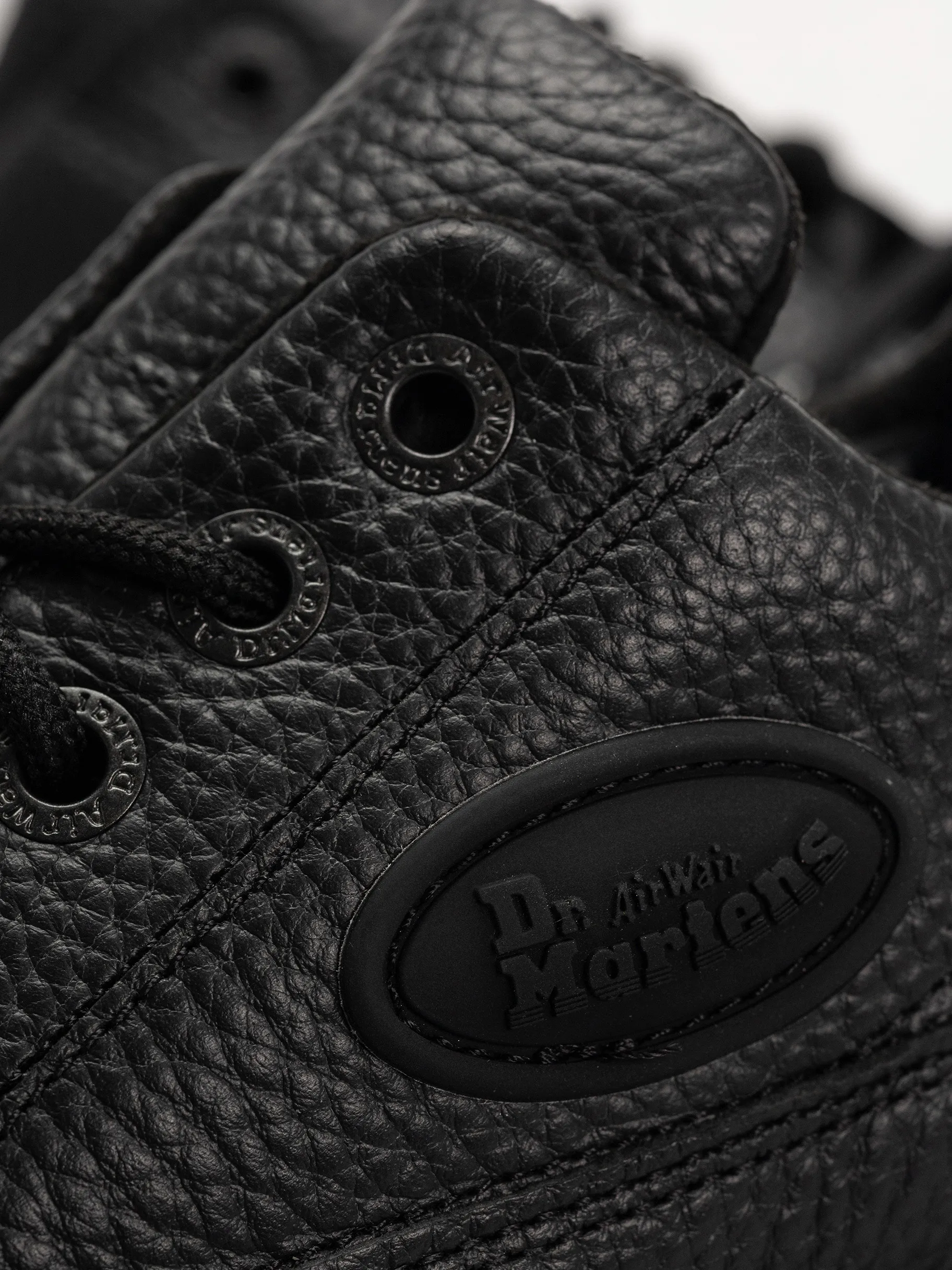 Dr. Martens Buzz 5 Eye Wmn Shoes
