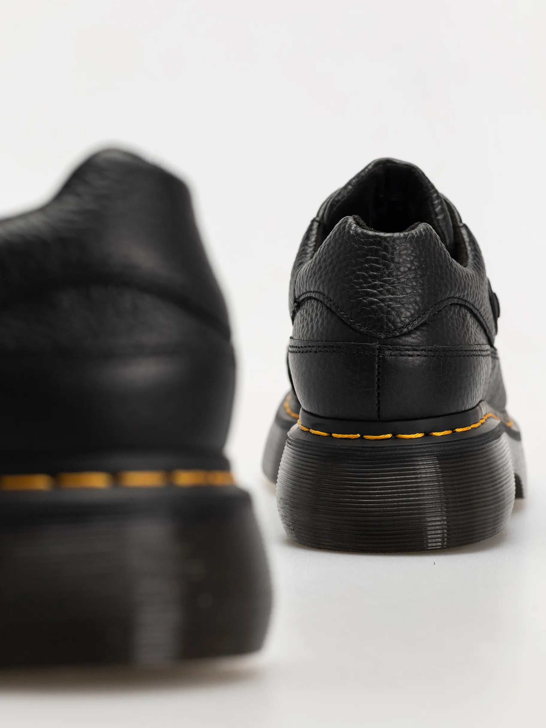 Dr. Martens Buzz 5 Eye Wmn Shoes