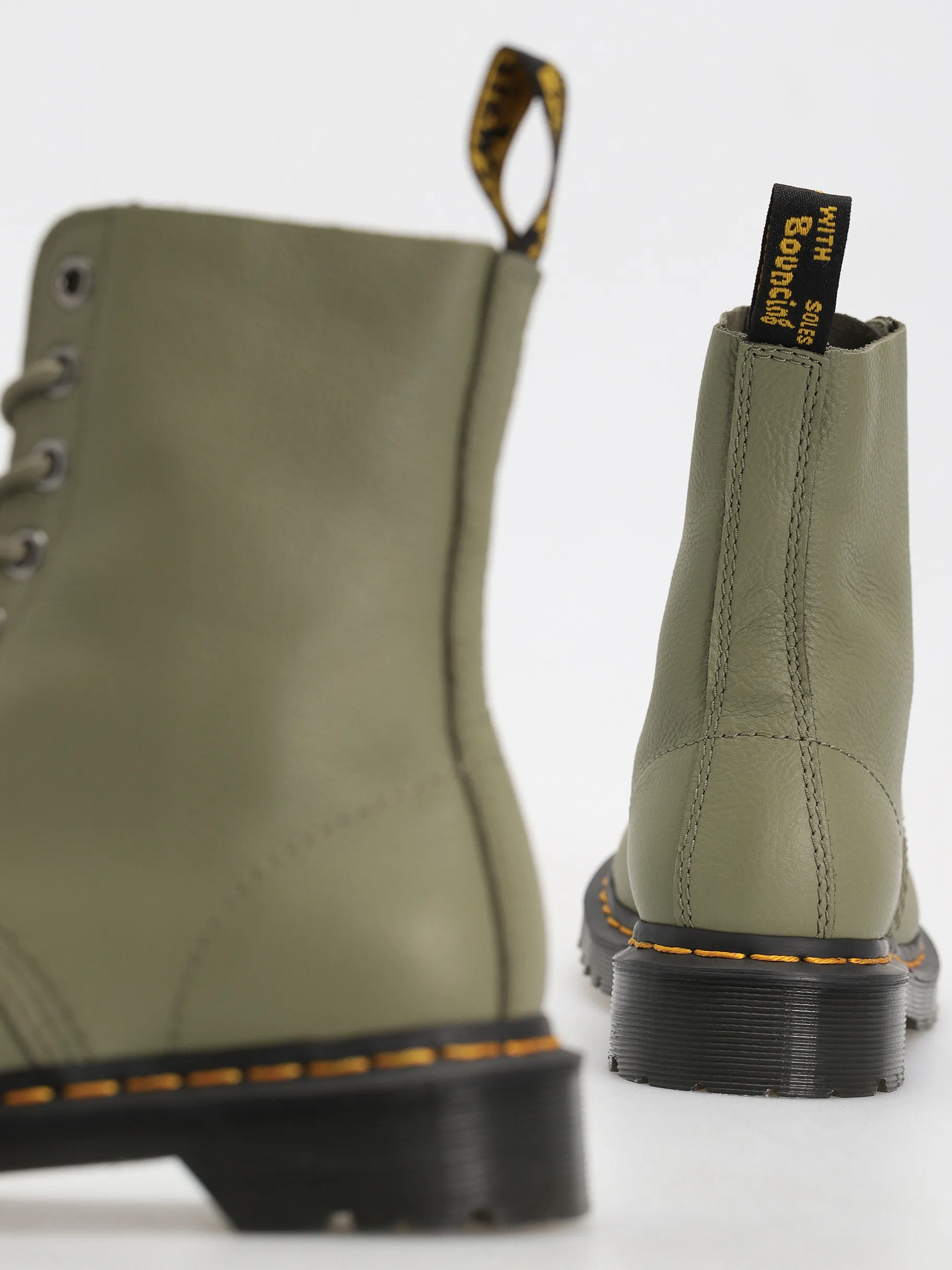Dr. Martens Shoes 1460 Pascal Wmn