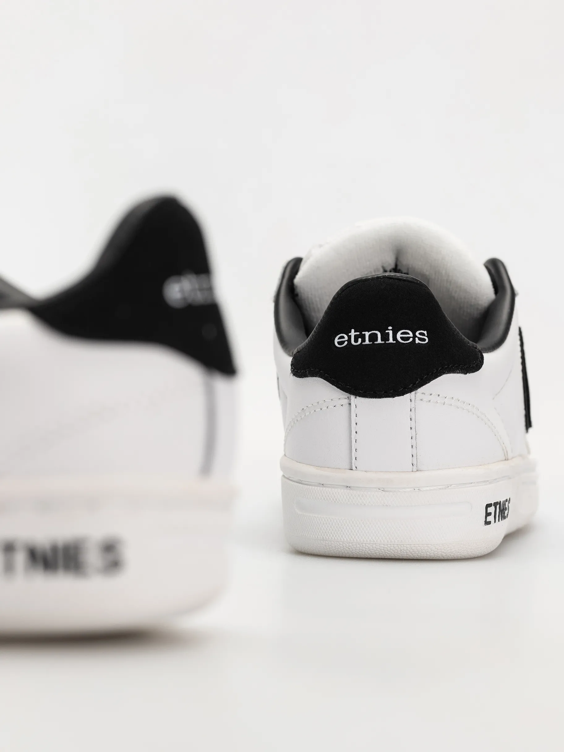 Etnies Shoes Locut