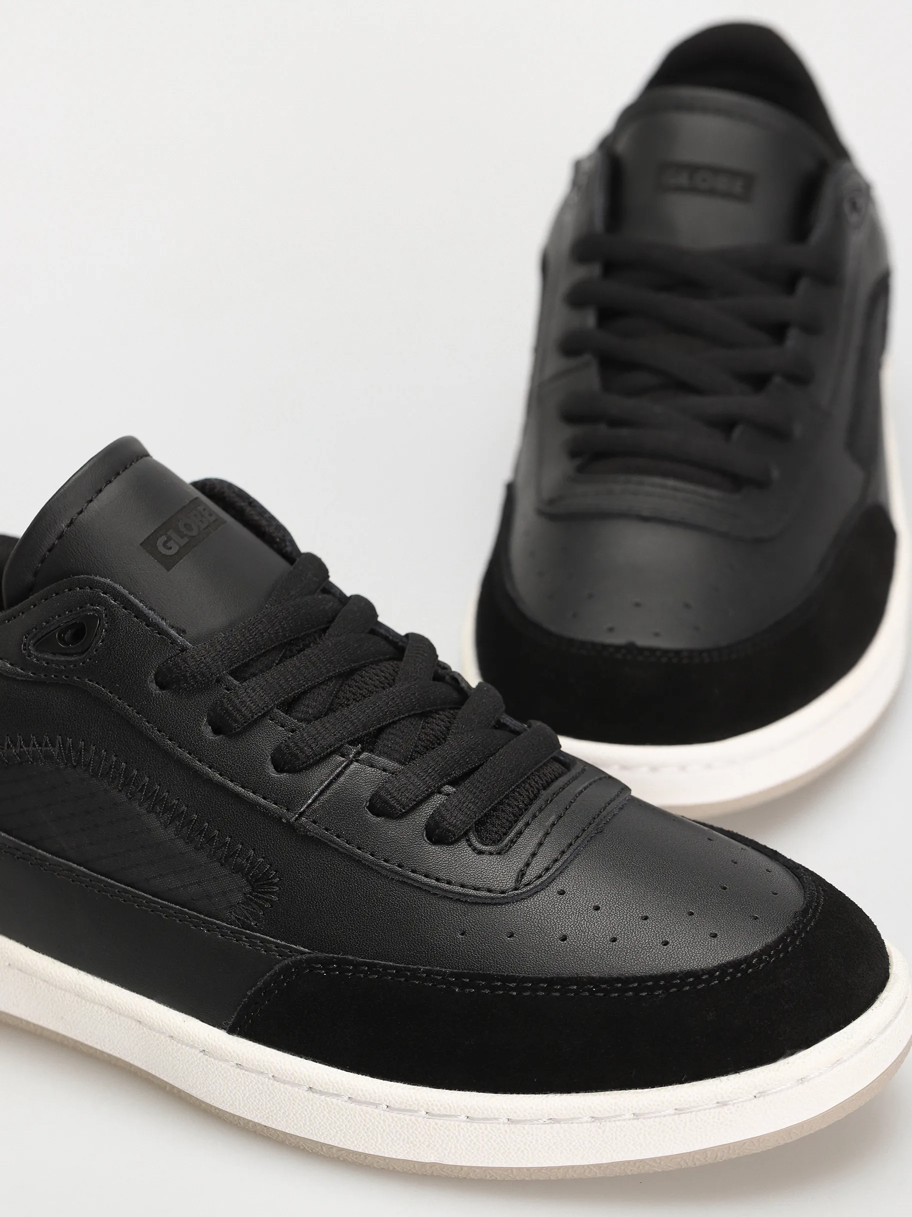 Globe Shoes Holand