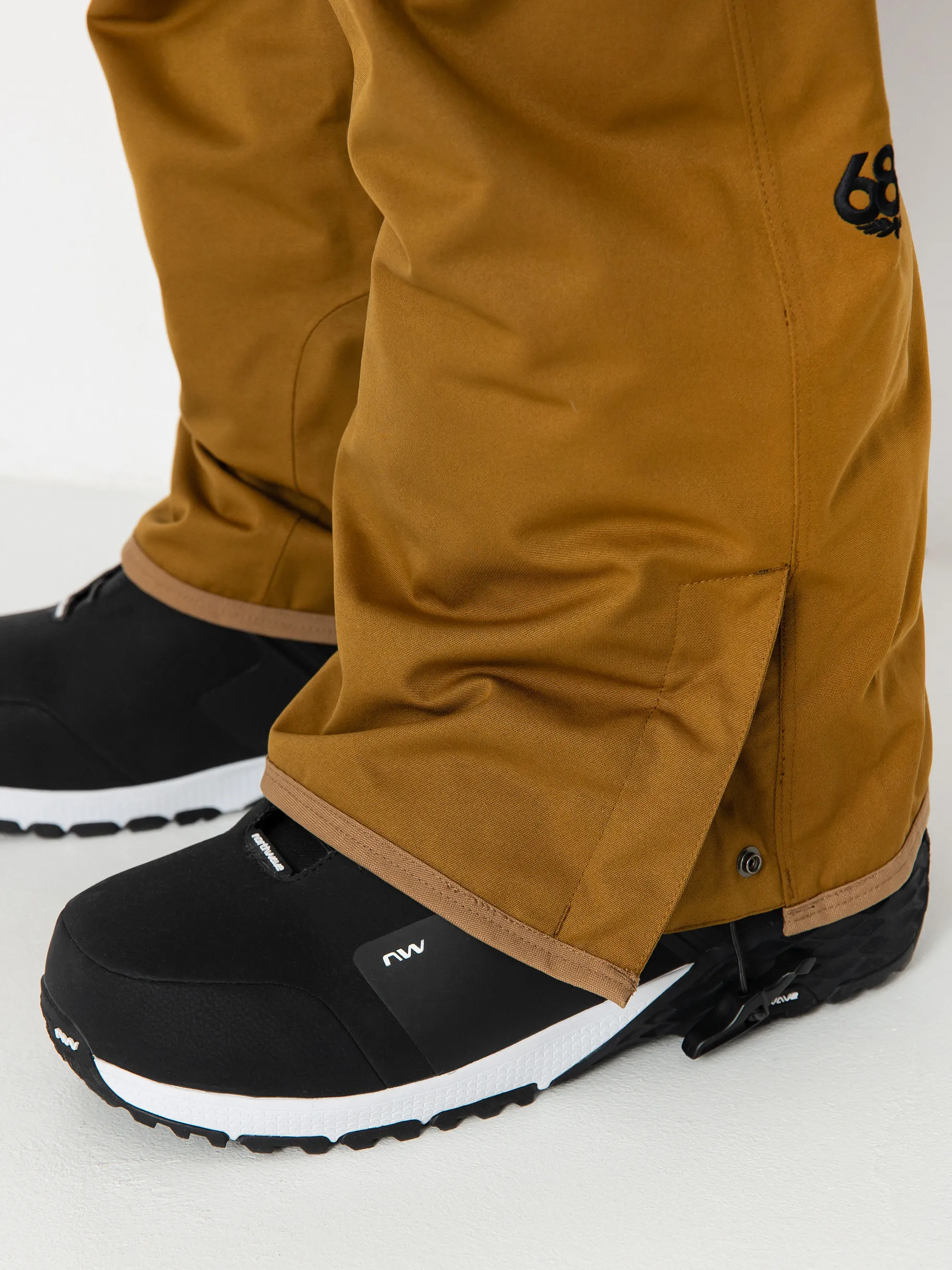 Mens 686 Infinity Insulated Cargo Snowboard pants