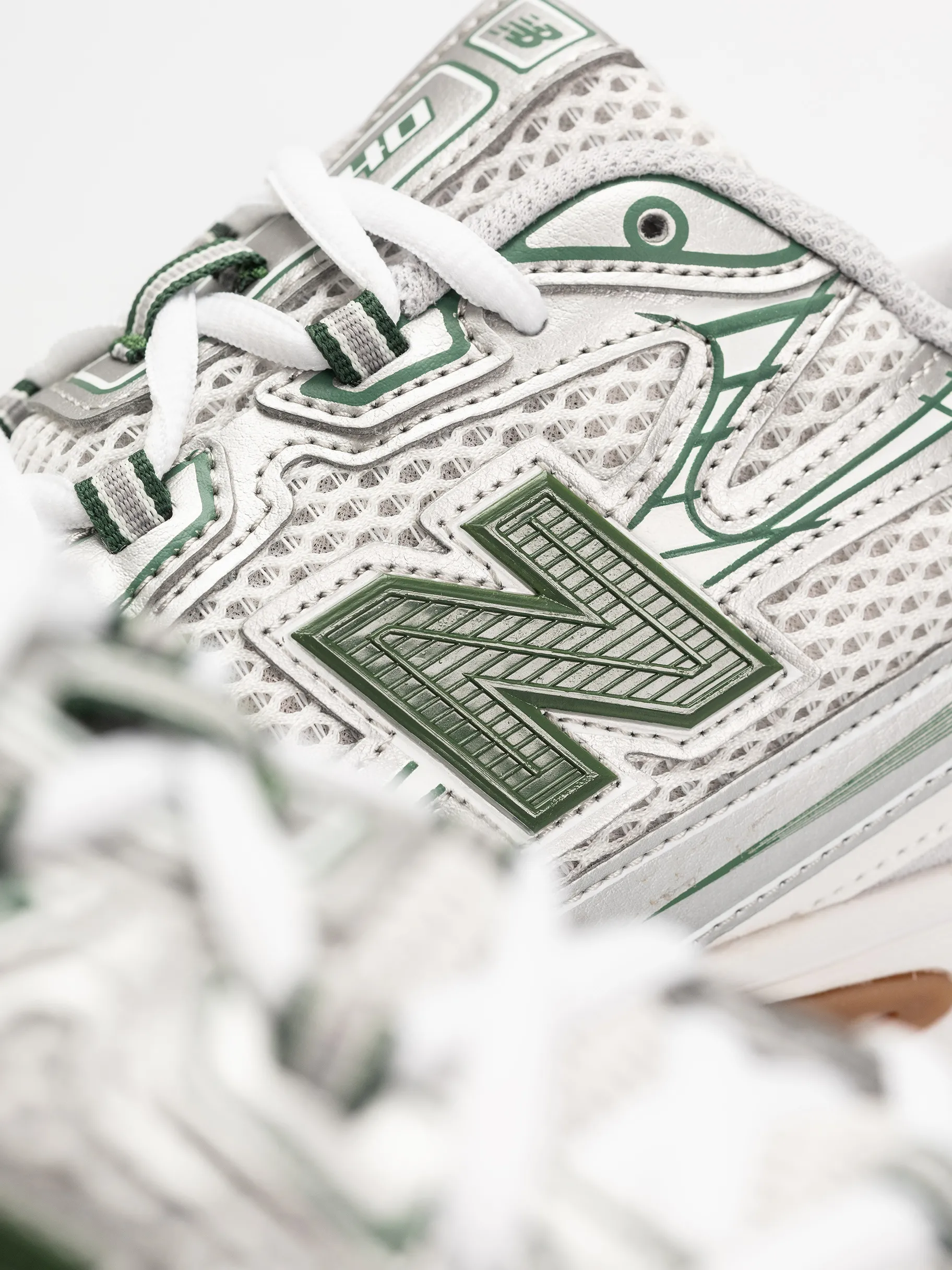 New Balance 740 Shoes