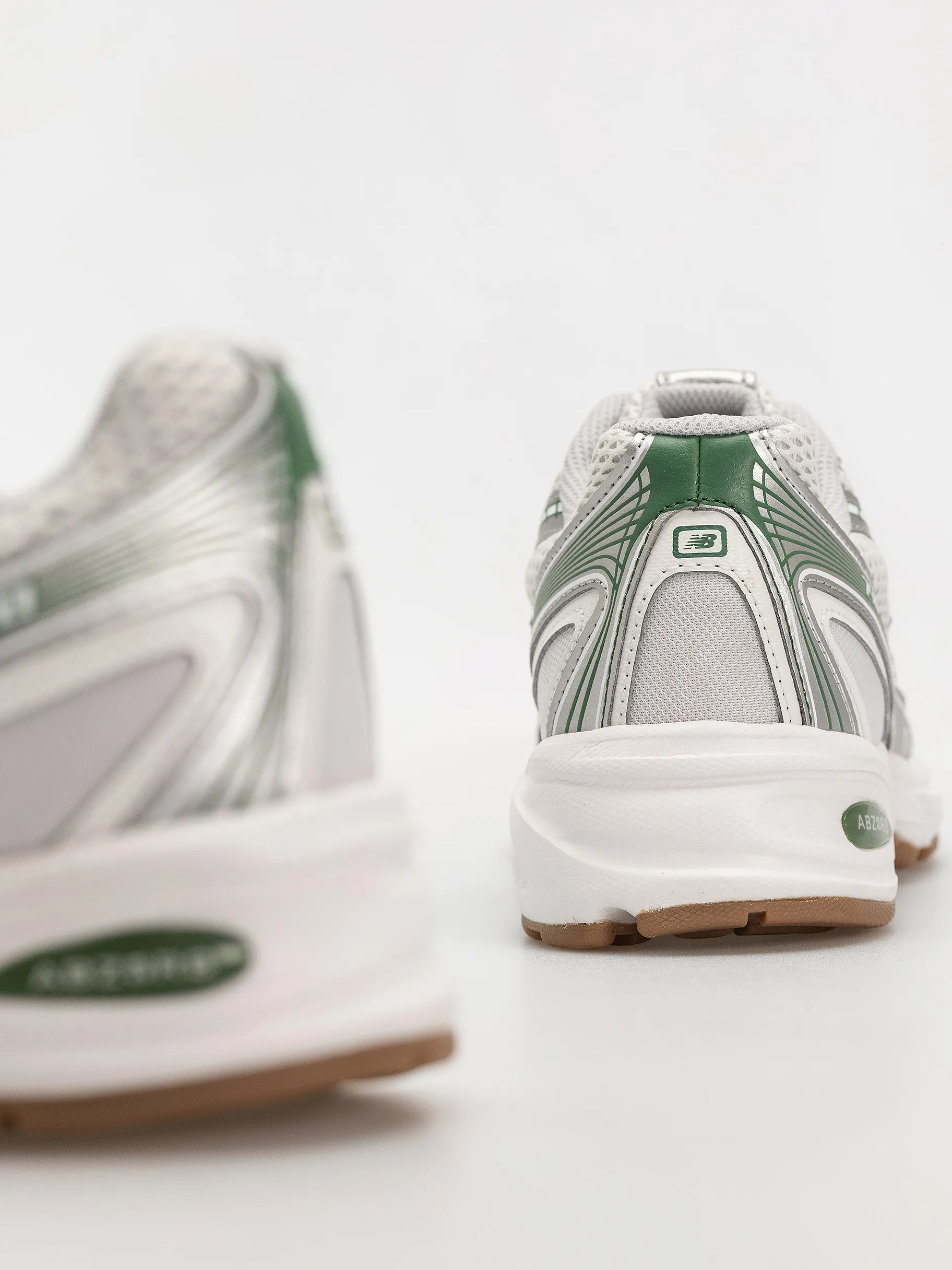 New Balance 740 Shoes