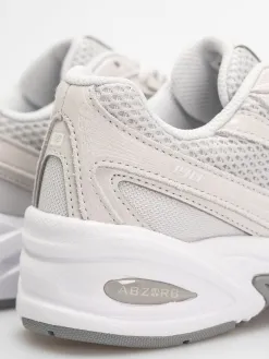 New Balance 740 Shoes