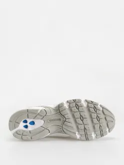 New Balance 740 Shoes