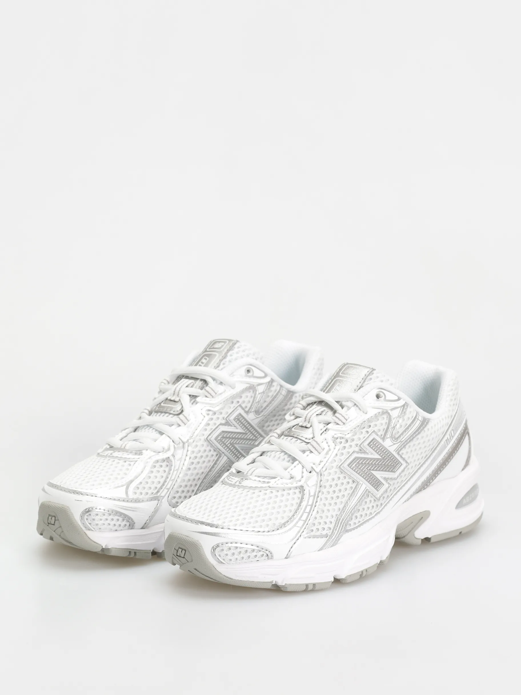 New Balance 740 Shoes