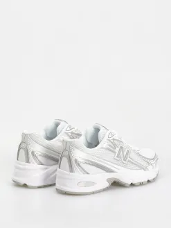 New Balance 740 Shoes