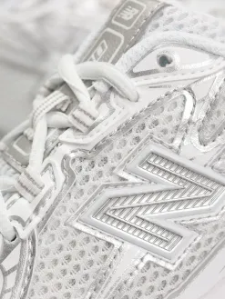 New Balance 740 Shoes
