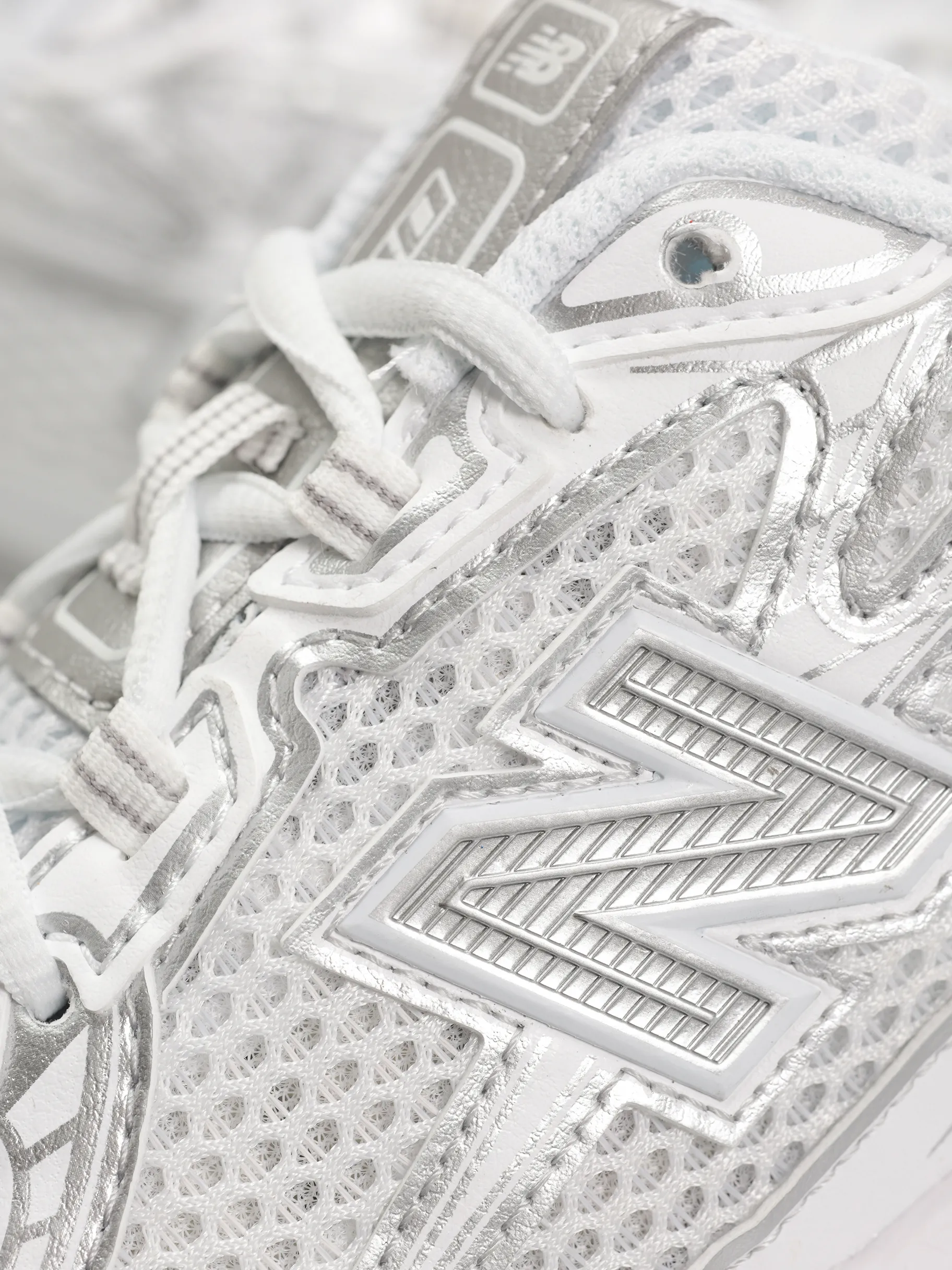 New Balance 740 Shoes
