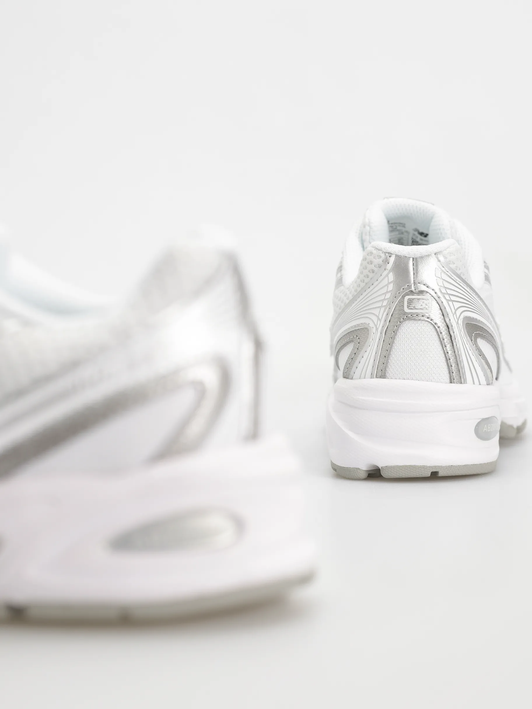 New Balance 740 Shoes