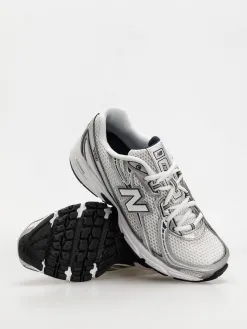 New Balance 740 Shoes