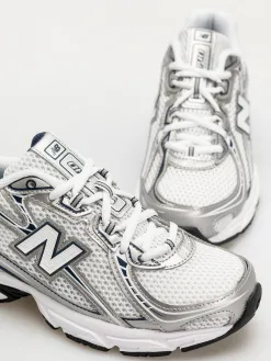 New Balance 740 Shoes