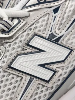 New Balance 740 Shoes
