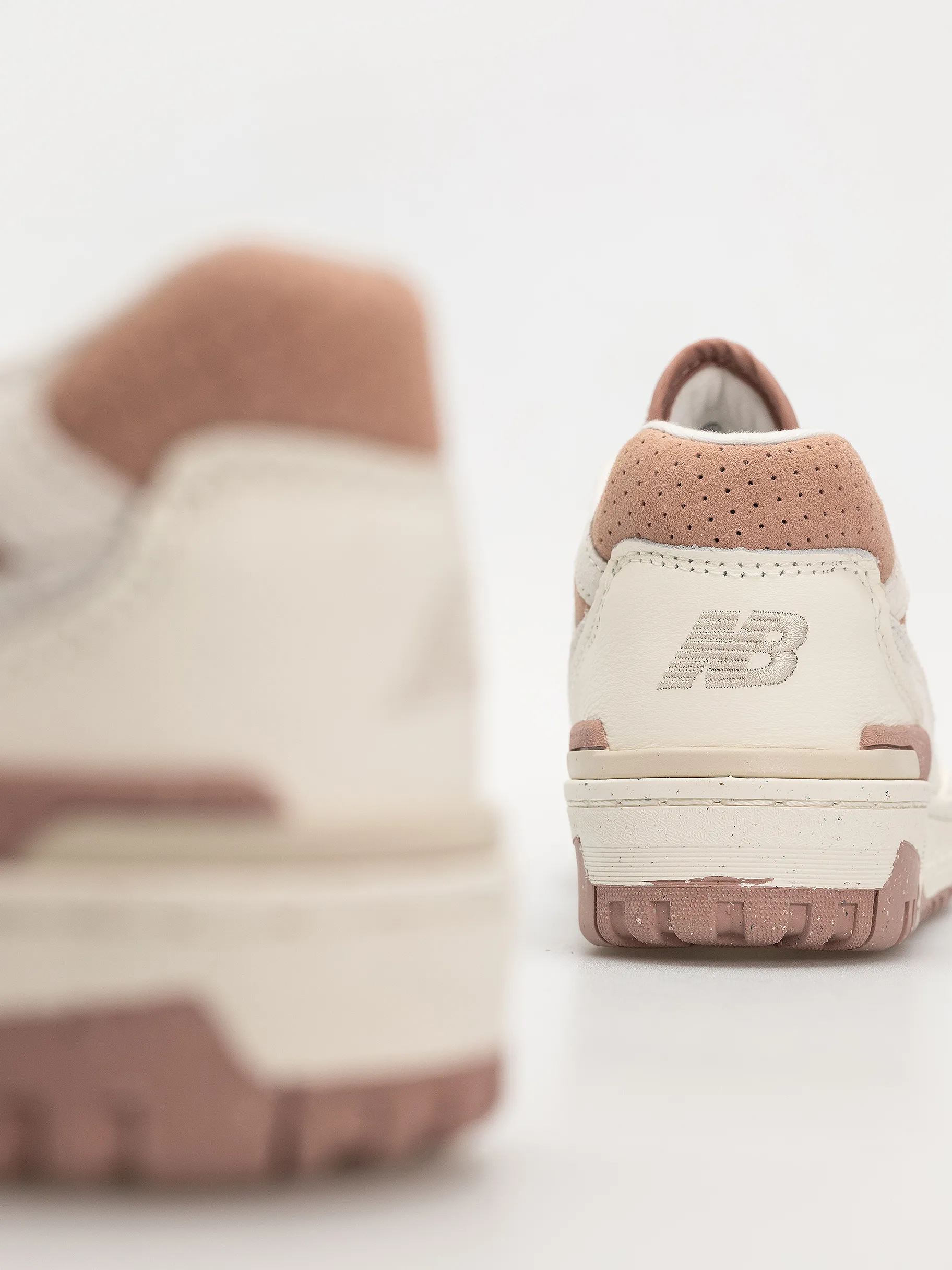 New Balance 550 Wmn Shoes