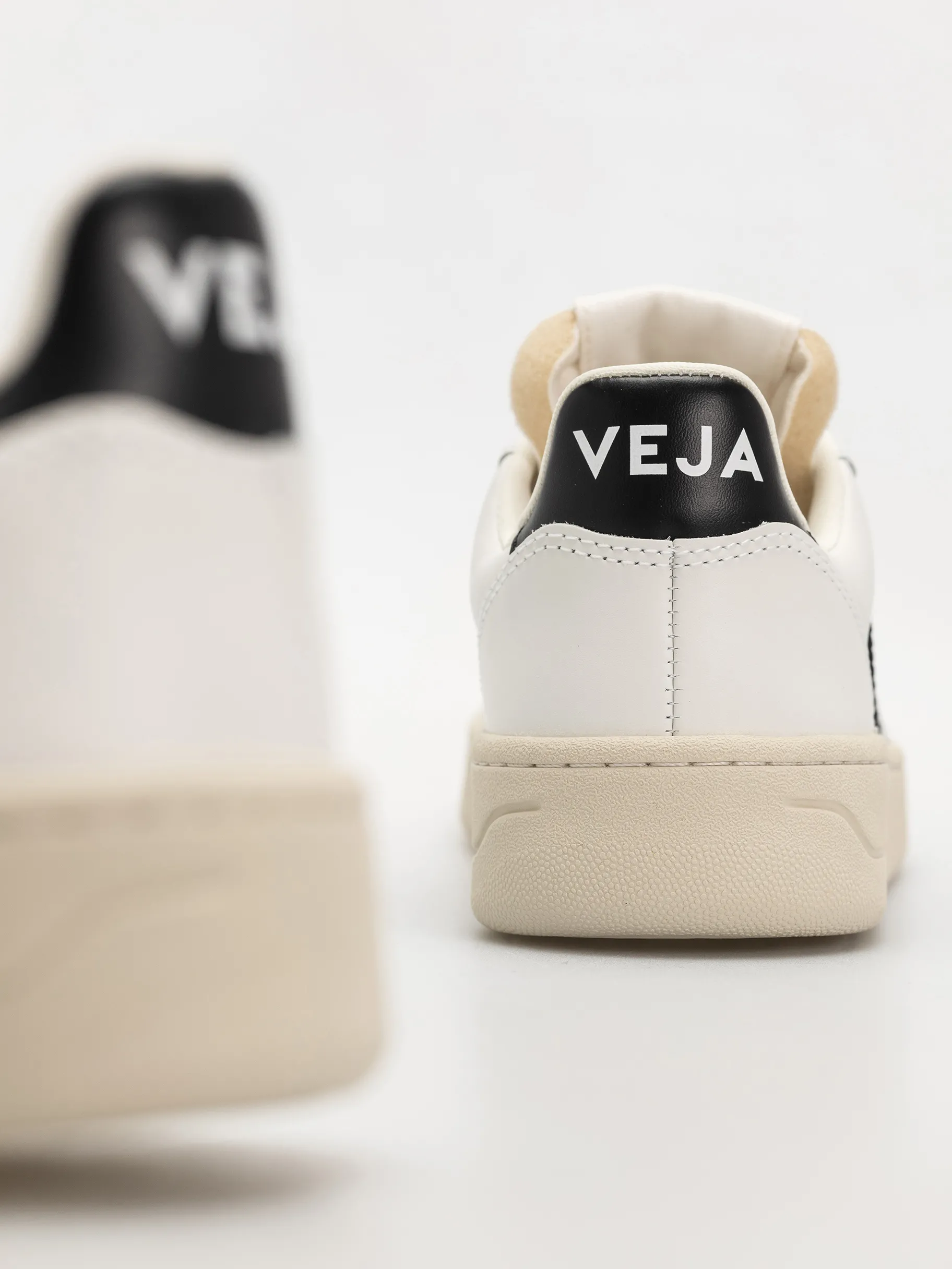 Veja V-10 Wmn Shoes