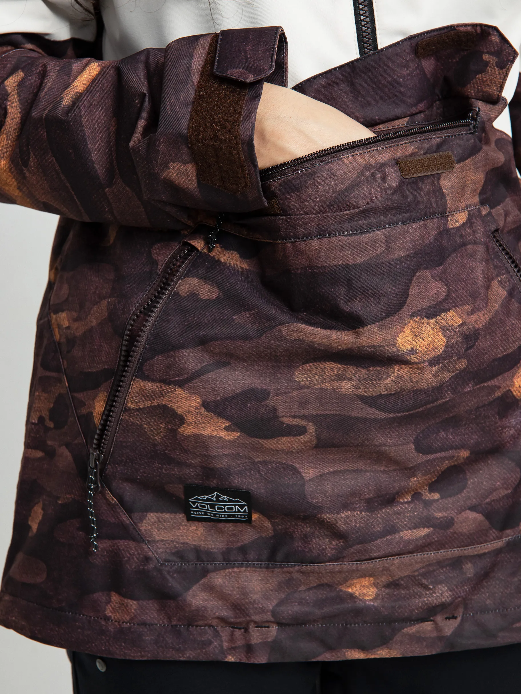 Womens Volcom Mirror Pullover Snowboard jacket
